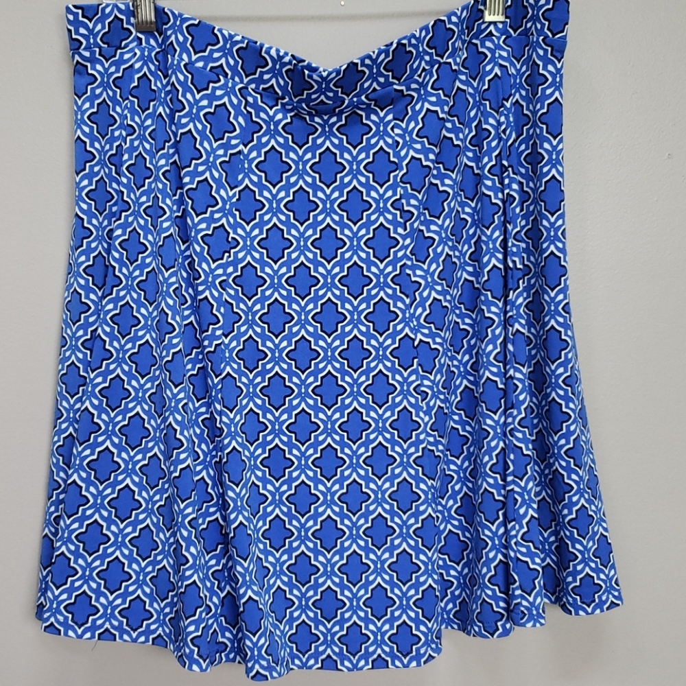 Susan Graver Blue and White Patterned Skirt - Picture 4 of 6